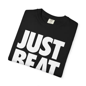 T-Shirt JUST BEAT IT Unisex Garment-Dyed Tee